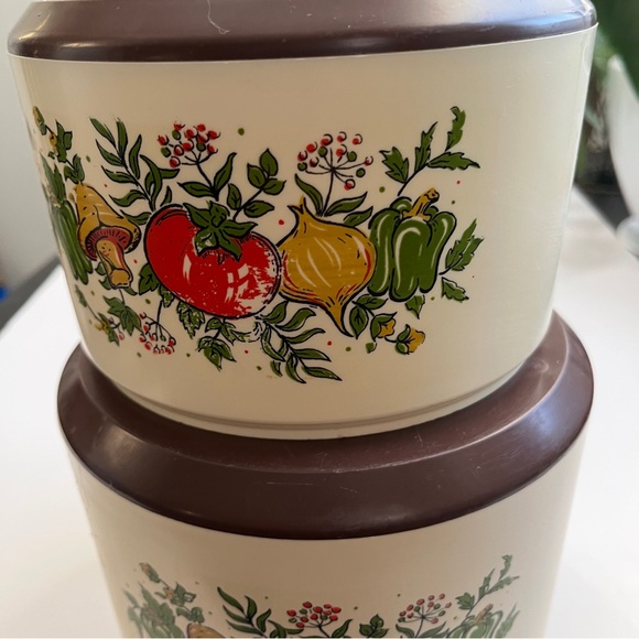 Vintage Sterilite canisters with mushrooms /vegetables. Cream / brown lids - Picture 7 of 7